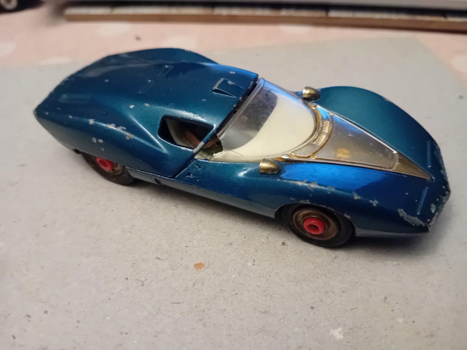 Corgi 347, Chevy Astro 1 Experimental Car - Free Price Guide & Review
