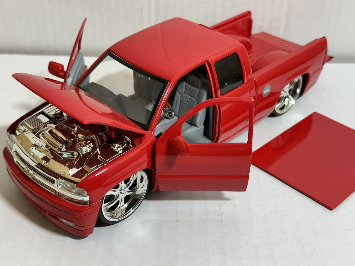 JADA DUB 2002 CHEVY SILVERADO RED 1:24 PICKUP TRUCK DIECAST MODEL