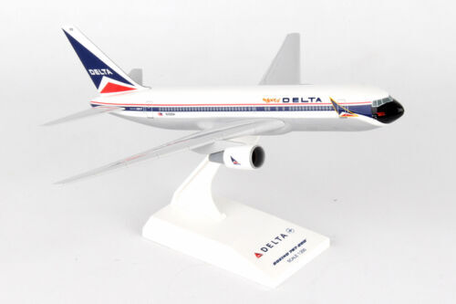 SKYMARK AIRLINES Boeing 767-300ER Model 1/500 in Box | eBay