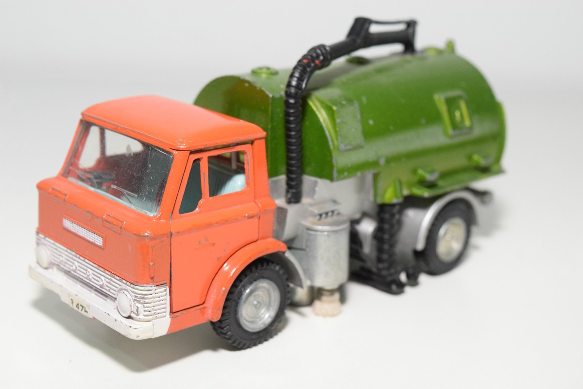 DINKY TOYS 451 JOHNSTON ROAD SWEEPER ORANGE MET. GREEN EXCELLENT