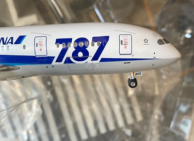 SALE! 1/200 HOGAN ANA Boeing 787-8 JA805A With RWY display base