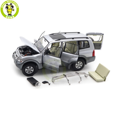 1/18 Mitsubishi PAJERO V73 YC MODEL Silver Diecast Model Toy Car