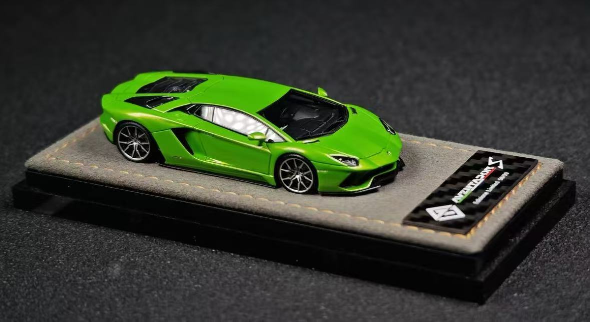 God'Wealth GW 1:64 Green Lamborghini Aventador S LP740-4 Resin Car