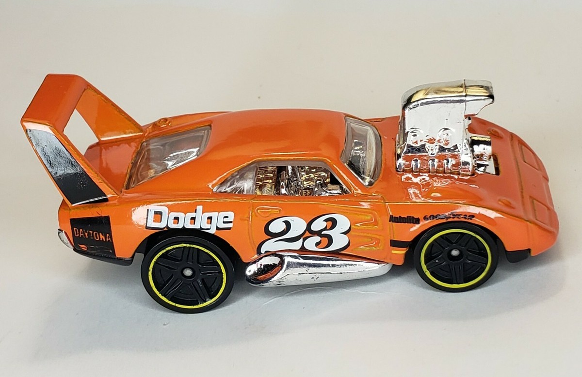 Hot Wheels 2003, '16 69 Dodge Charger Daytona Orange Tooned used
