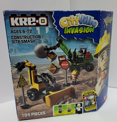 2013 KRE-O CityVille Invasion (104 pieces) Construction Site Smash