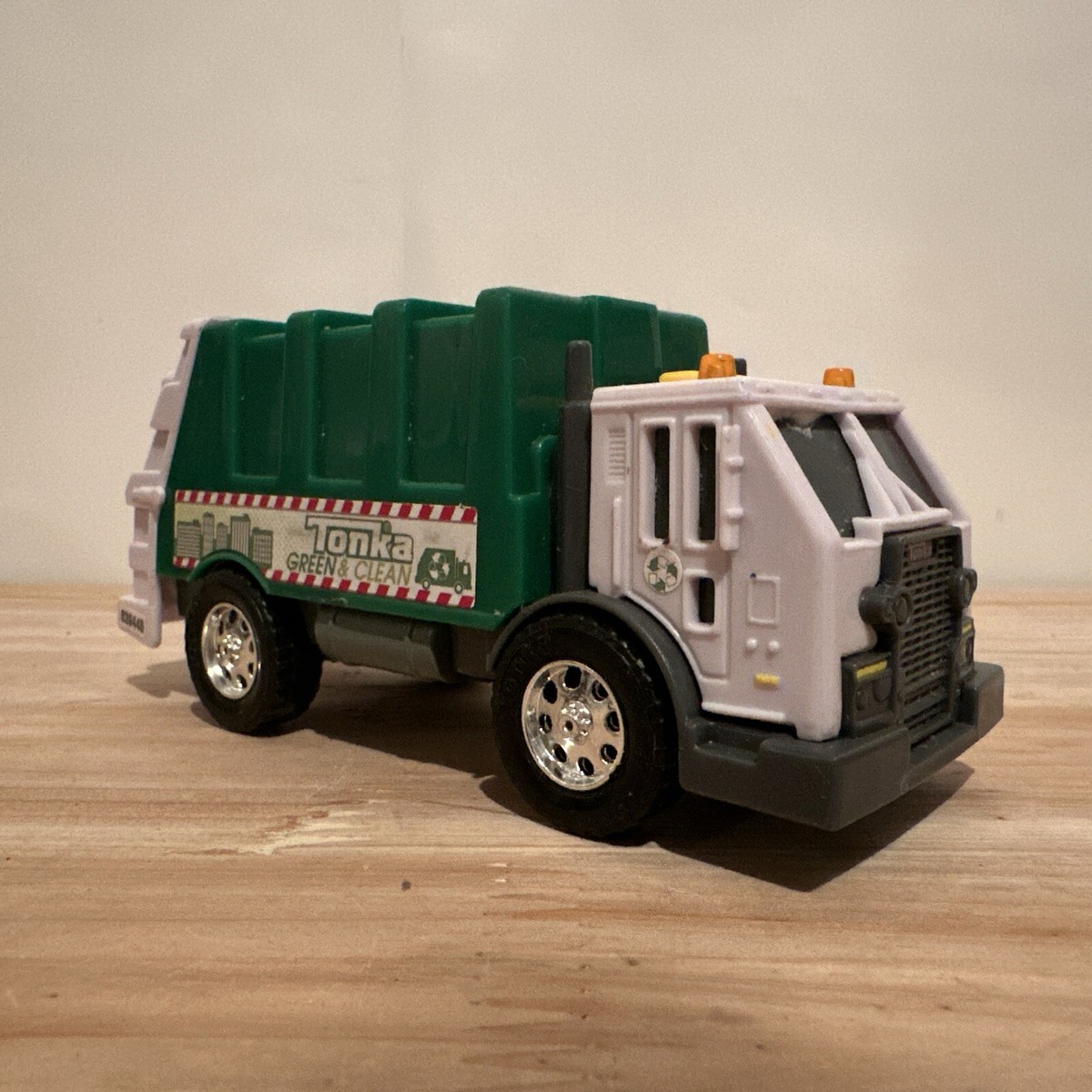Tonka Green & Clean Garbage Toy Truck 2015 Hasbro, Lights & Horn