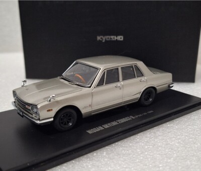 1) Nissan Skyline 2000 GT-R 1969 4 Door Silver 1:43 Kyosho 05511S