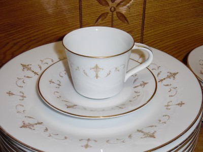 Noritake Porcelain Dinner Set - Courtney 6520 | eBay