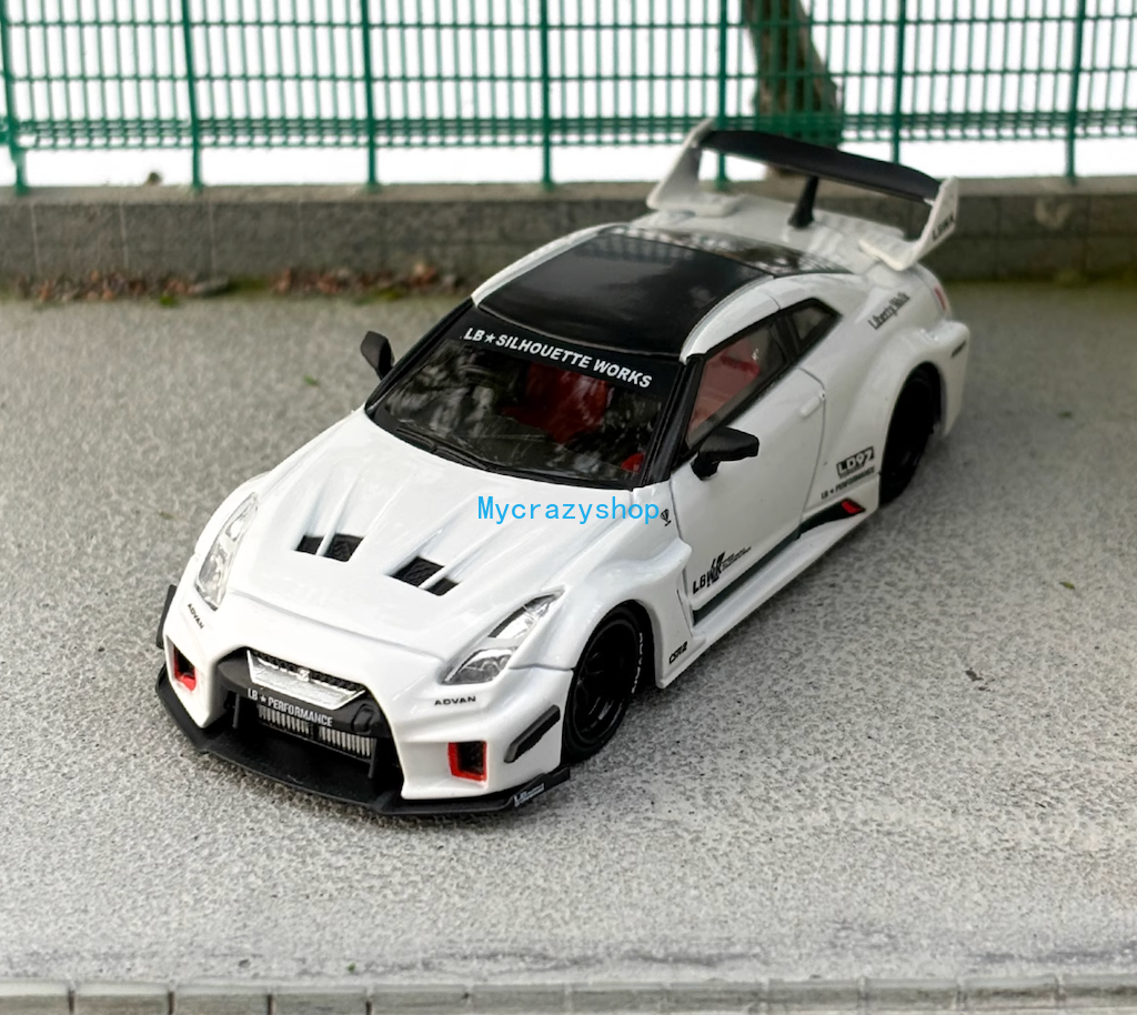 CR CM 1:64 White GTR R35 35GT-RR LBWK Racing Sports Model Diecast