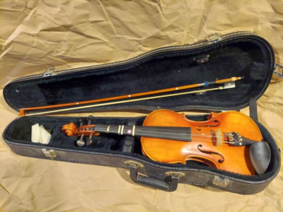 Suzuki 220 (3/4 Size) Violin, Japan, 1995 w/ case & bow, Very Good