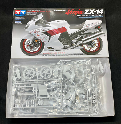 TAMIYA 14112 1/12 Scale Kawasaki Ninja ZX-14 Special Color Edition
