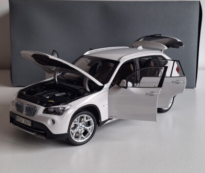 BMW X1 (E84) 2010 Alpine White 1:18 Kyosho 80 43 2 156 802 Diecast