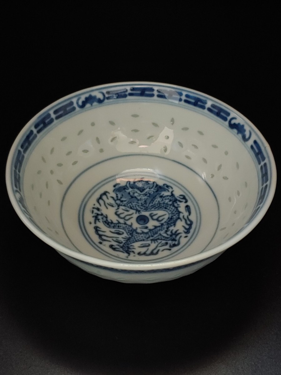 玩玉款青花玲珑瓷蕉叶龙纹宫碗Chinese Wan Yu Blue White Rice Grain