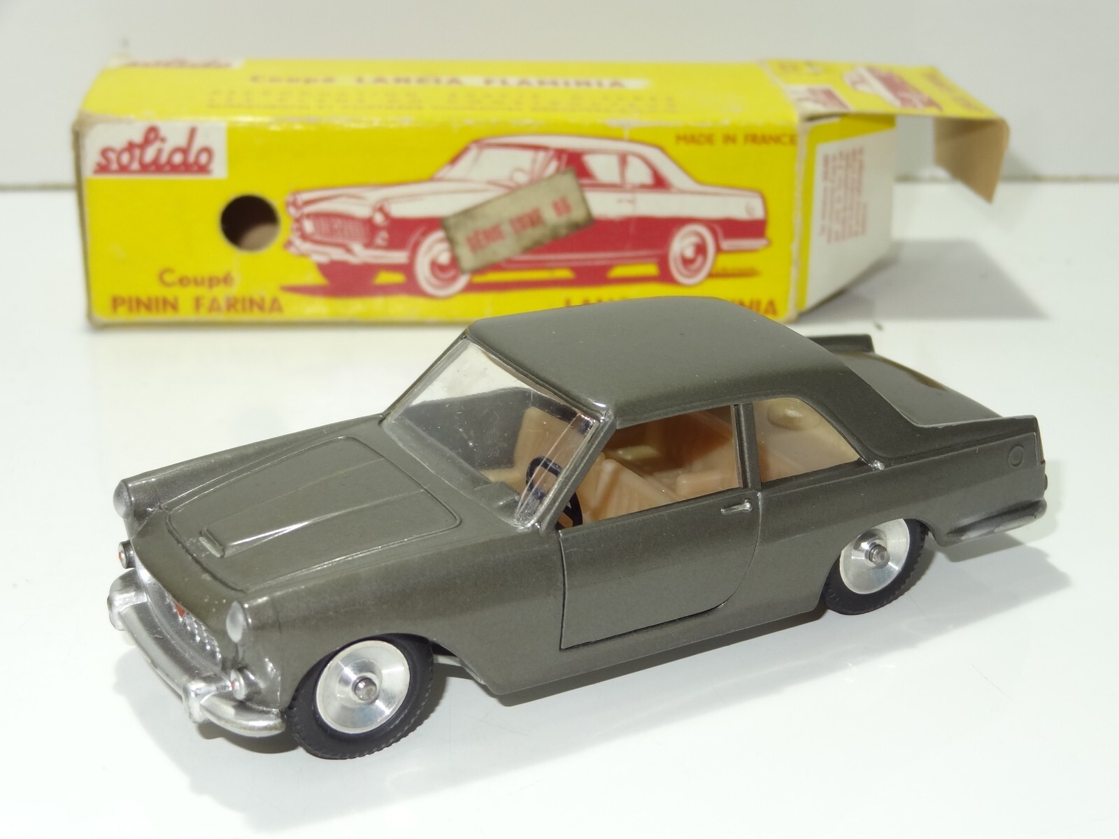 Solido 121, Lancia Flaminia - Free Price Guide & Review