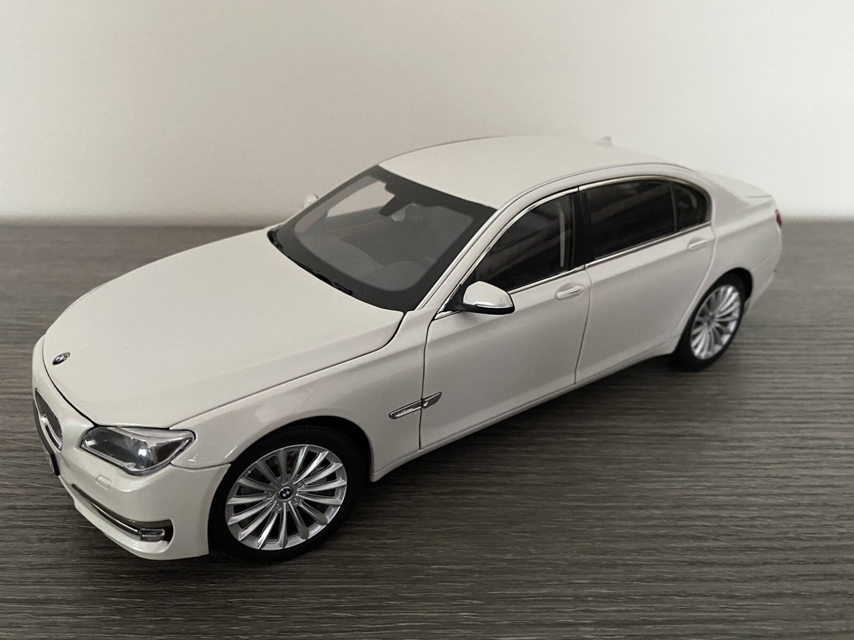 Kyosho 1:18 BMW 750Li (F02) | eBay