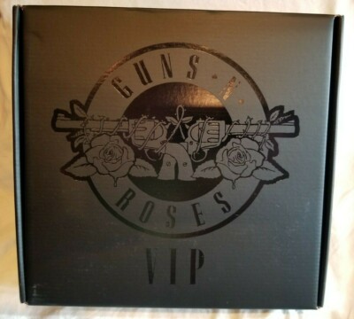 GUNS N' ROSES 2016 NOT IN THIS LIFETIME TOUR VIP HARDCOVER LIMITED