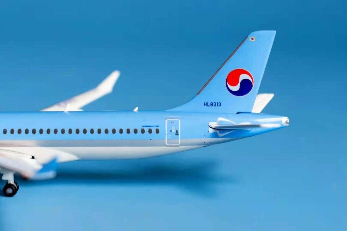 1:400 JC Wings KOREAN AIR Bombardier CS300 Passenger Airplane