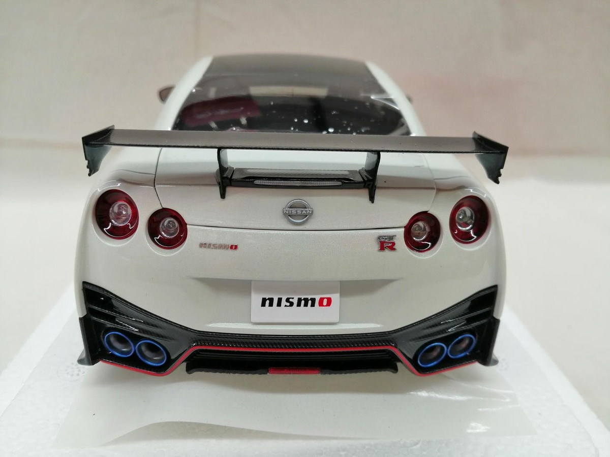 AUTOart 1/18 Scale Nissan GT-R (R35) Nismo Special Edition