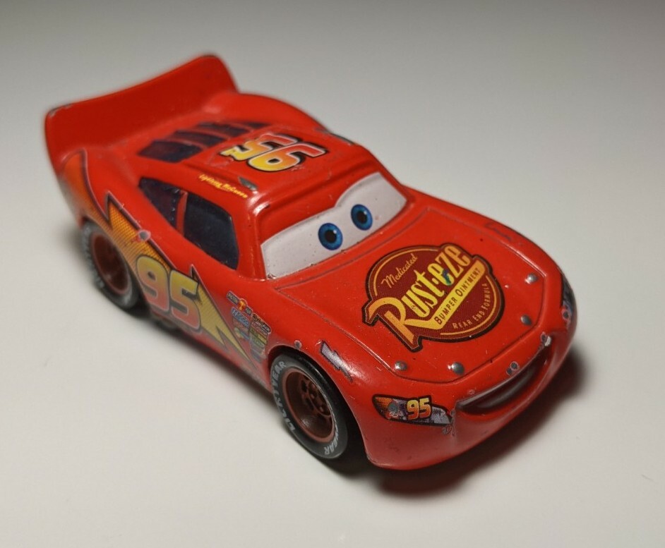 Disney Pixar Cars Rust-Eze Lightning McQueen #95 Diecast Racecar