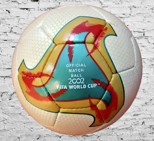 RARE 2002 Adidas FEVERNOVA FIFA World Cup Korea/Japan Official