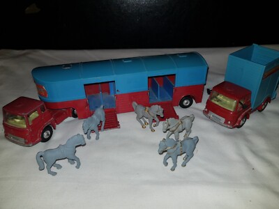 2 Vintage 1960s Corgi Chipperfields Horse And Giraffe Transporters