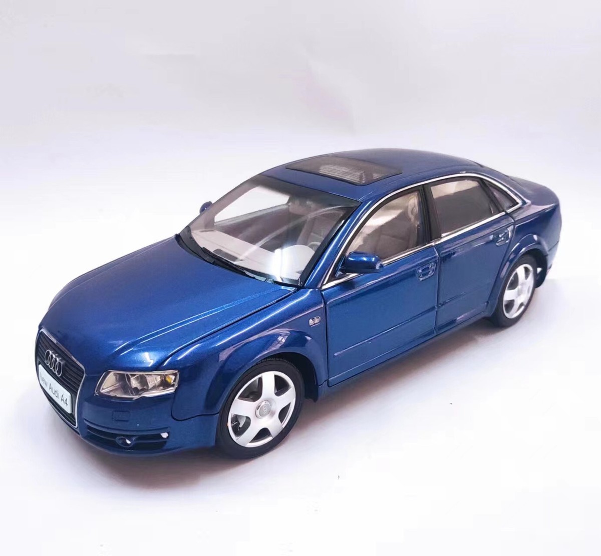 1/18 AUDI A4 car 2008 China FAW Audi Dealer diecast model