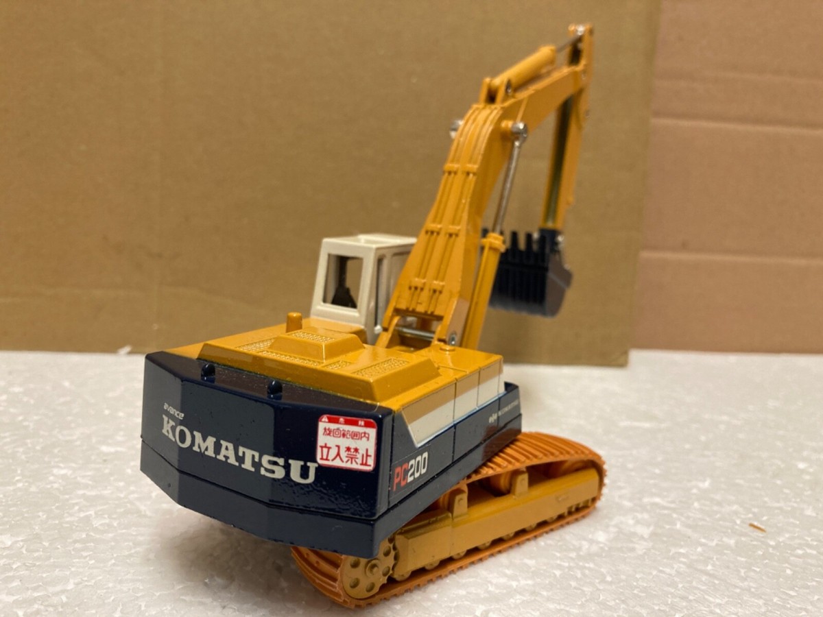 1/43 scale Tomica Dandy Komatsu pc200 excavator bagger 1st white