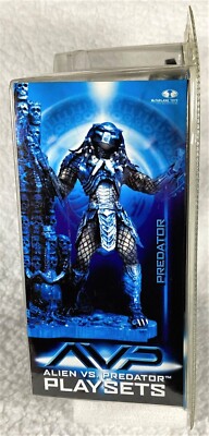 McFarlane Toy ALIEN vs PREDATOR Playset Action Figure set AVP 2005