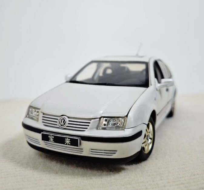 1/18 Volkswagen Bora / Jetta China 2001 FAW VW Dealer Discontinued