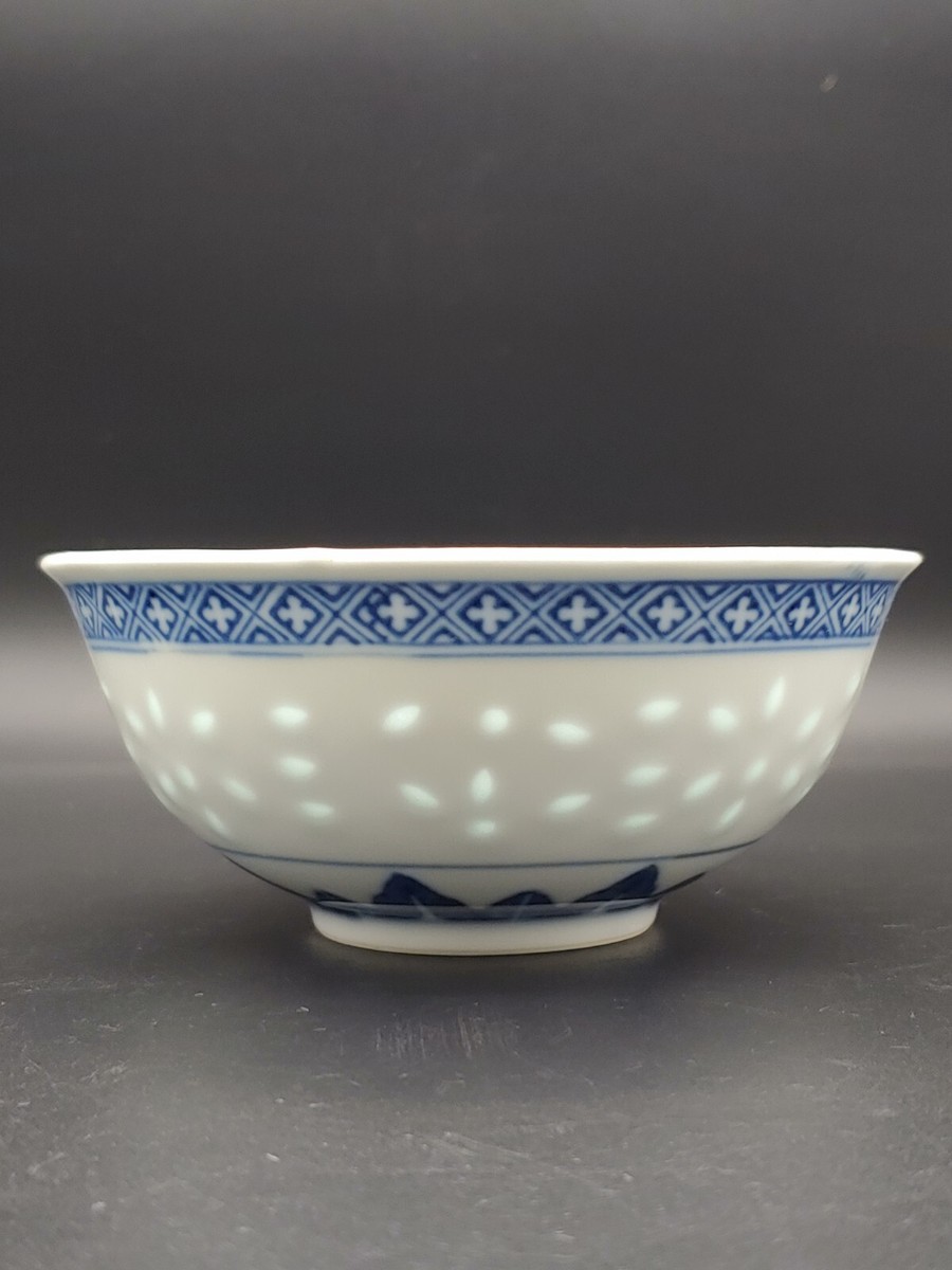 玩玉款青花玲珑瓷蕉叶龙纹宫碗Chinese Wan Yu Blue White Rice Grain