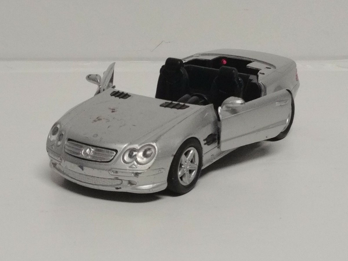 Motormax 1/18 Silver Convertible Mercedes Benz SL500 Diecast Car