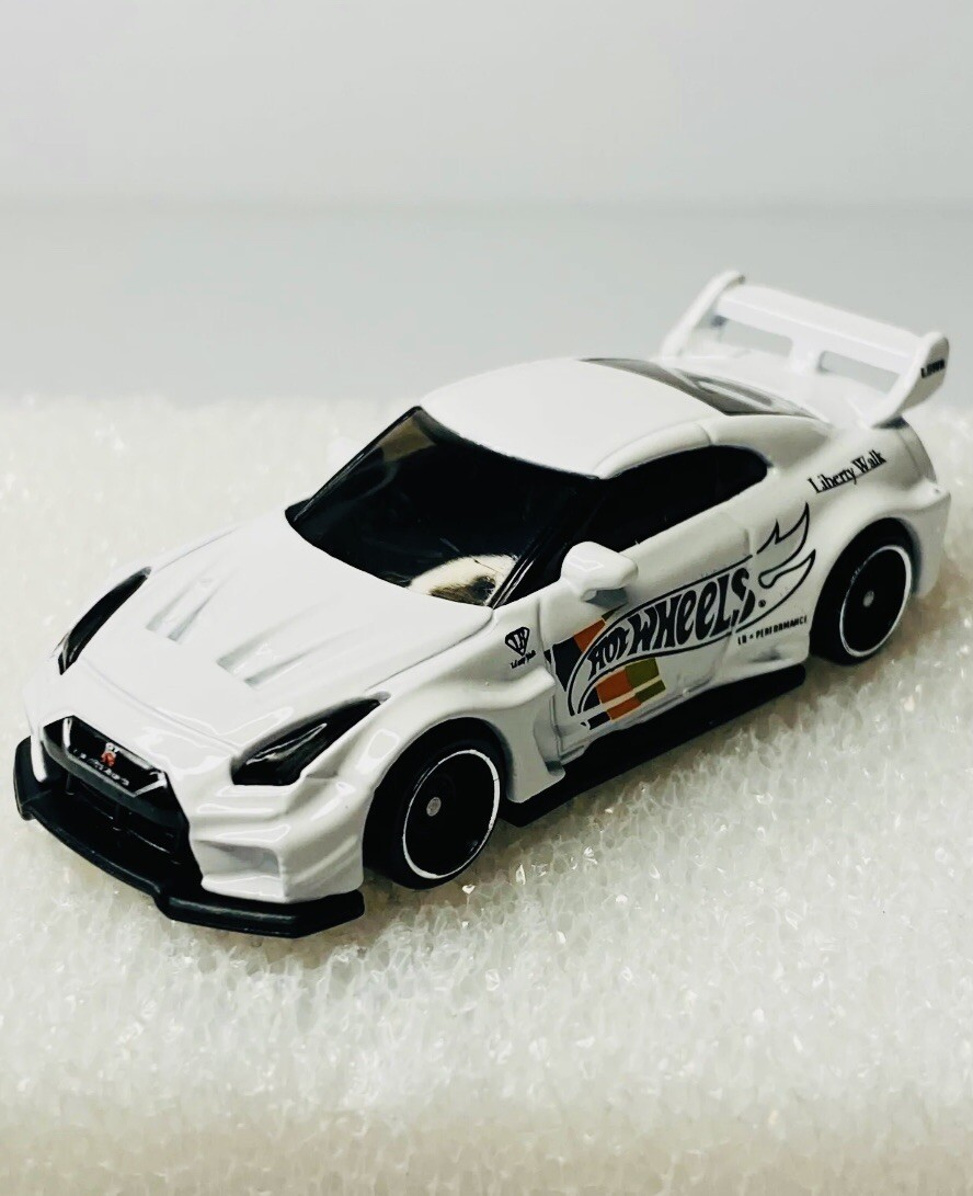Hot Wheels Liberty Walk Nissan GTR R35 Silhouette Works 35GT-RR