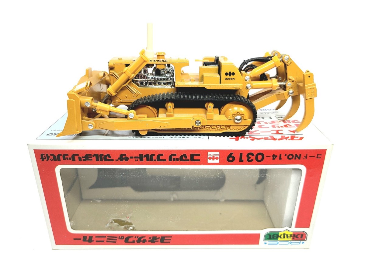 Komatsu D355A Dozer with Ripper - Diapet 1:50 Scale Diecast Model