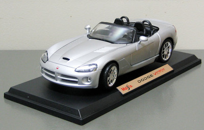 1:18 Die Cast Special Edition Silver Dodge Viper SRT-10 by Maisto