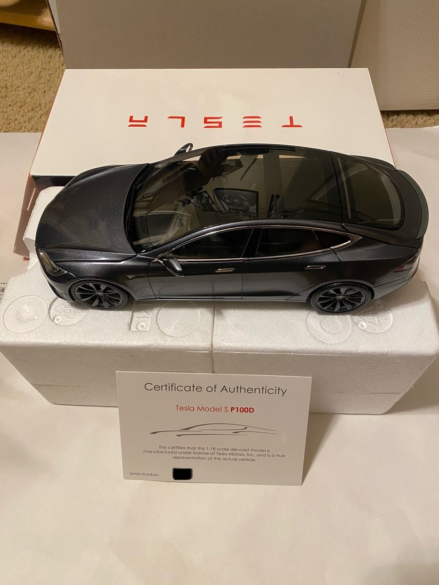 Tesla Diecast Model S P100D (1:18 Scale) Midnight Silver Metallic