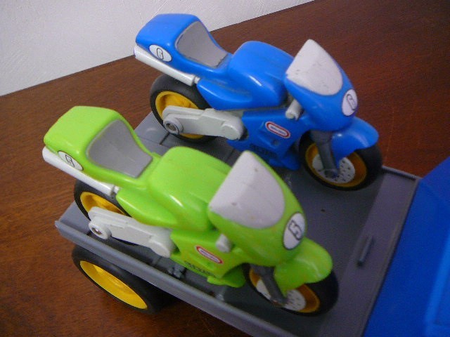 COLLECTIBLE LITTLE TIKES RUGGED RIGGZ SEMI TRUCK with TWO
