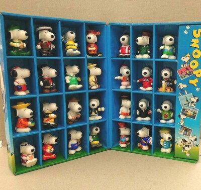 SNOOPY PEANUTS Collectable Box Figure Doll (28 bodies) wz/Box