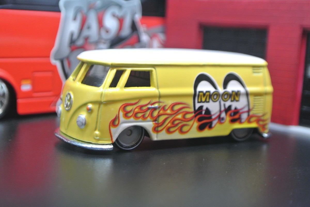 Hot Wheels Volkswagen T1 Panel Bus 1:64 - Yellow - Loose Real
