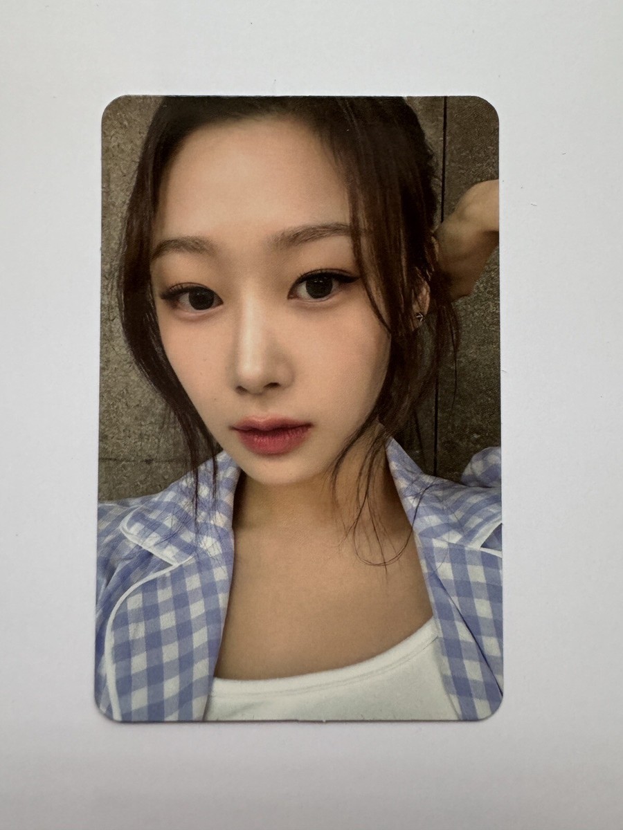 GISELLE Aespa — Pink Christmas Trading Card Photocard — Official