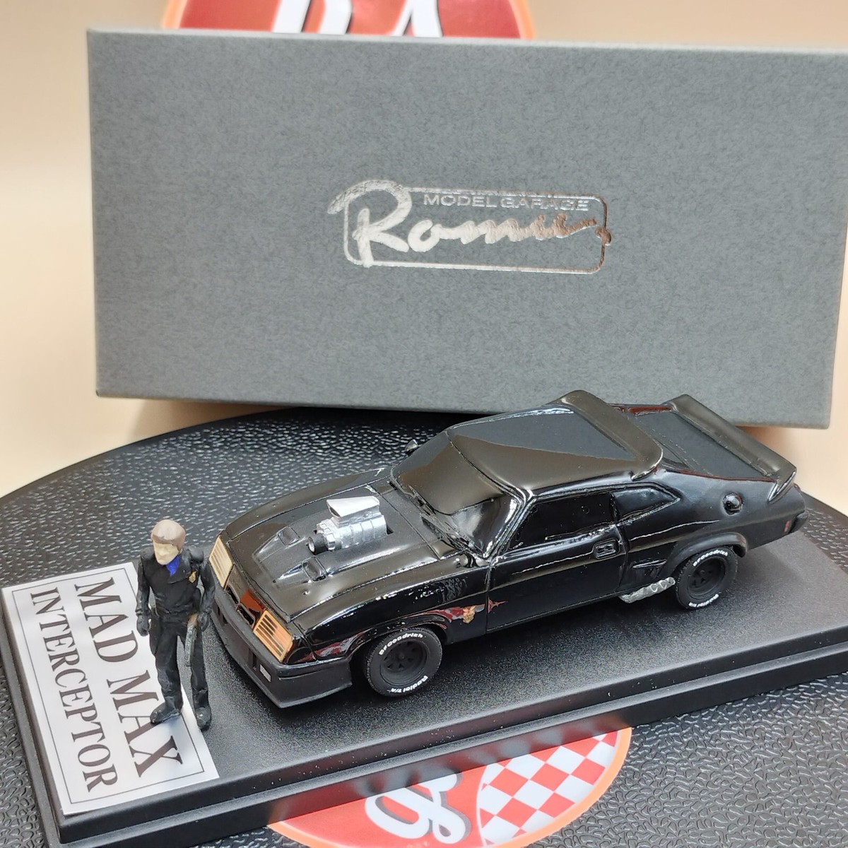 Romu 1/43 MAD MAX The Road Warrior INTERCEPTOR with Figure resin