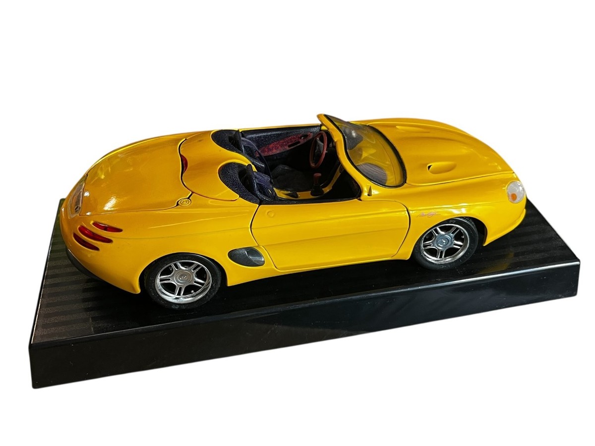 Maisto Mustang Mach III Yellow Convertible 1:18 Diecast Model Car