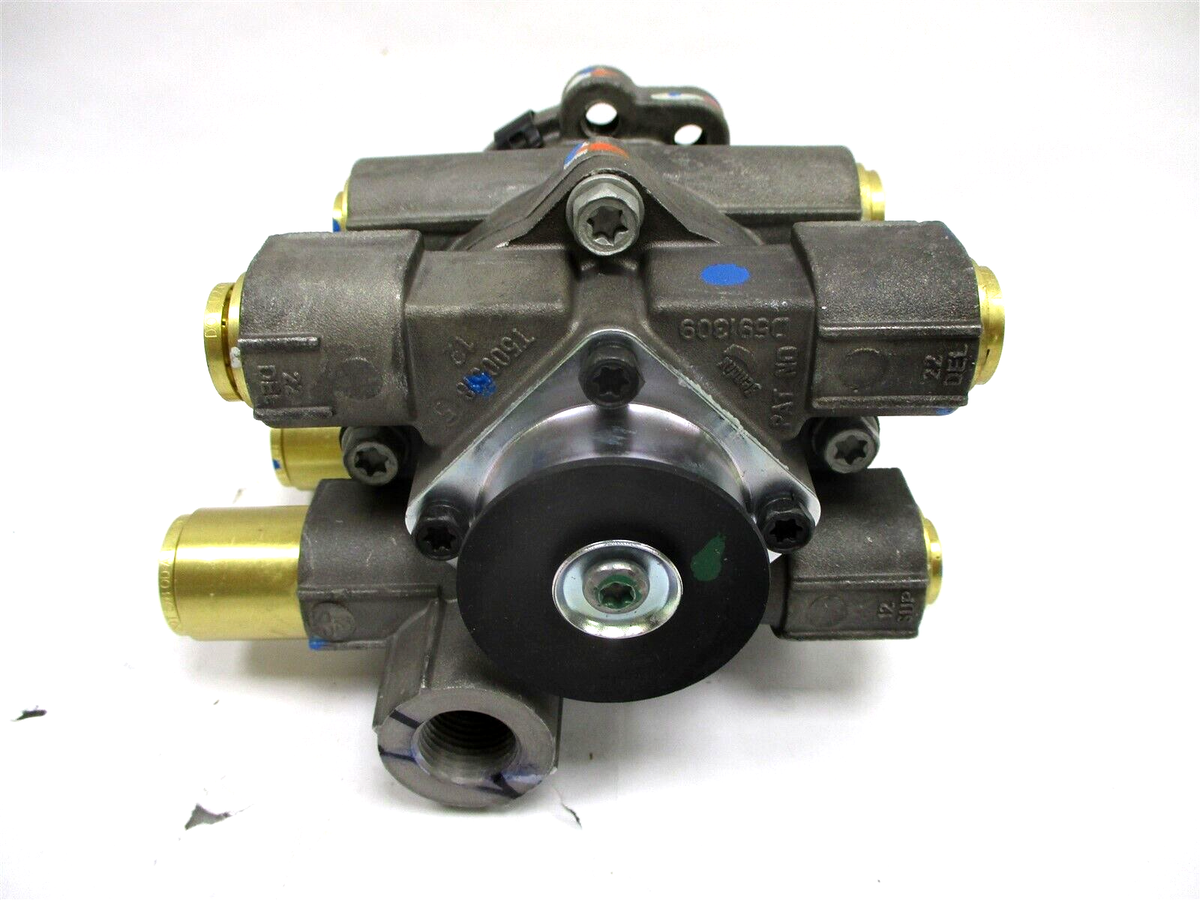 2506079C91 NEW OEM INTERNATIONAL E-8P FOOT BRAKE VALVE BENDIX