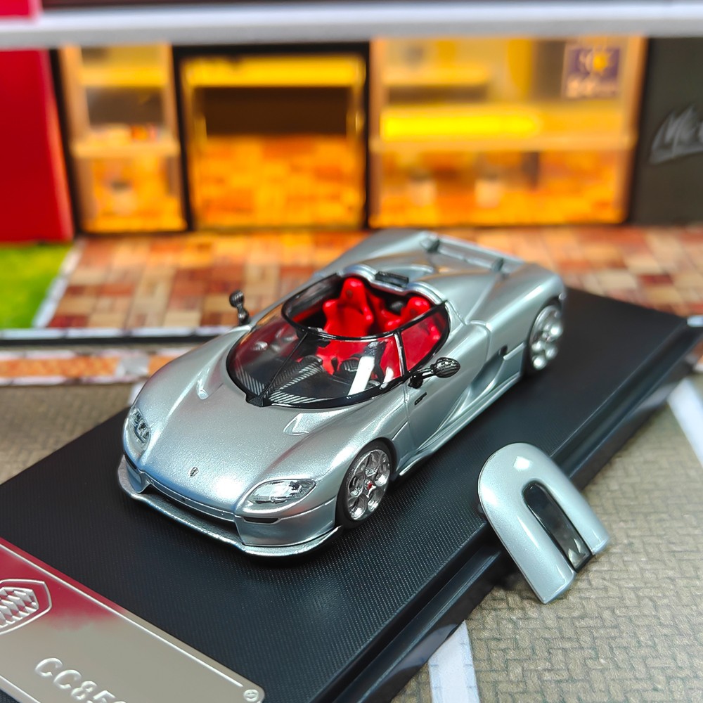Rhino Model Koenigsegg CC850 Super Silver 1:64 Scale Diorama