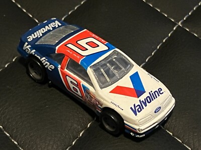 1989 Hot Wheels NASCAR #6 Mark Martin Valvoline Logo Diecast