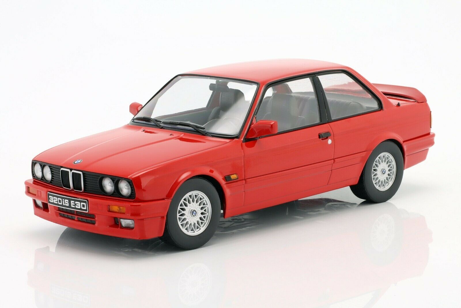 1/18 BMW 3 Series 320iS Italy M3 E30 1989 Red Model Car by KK