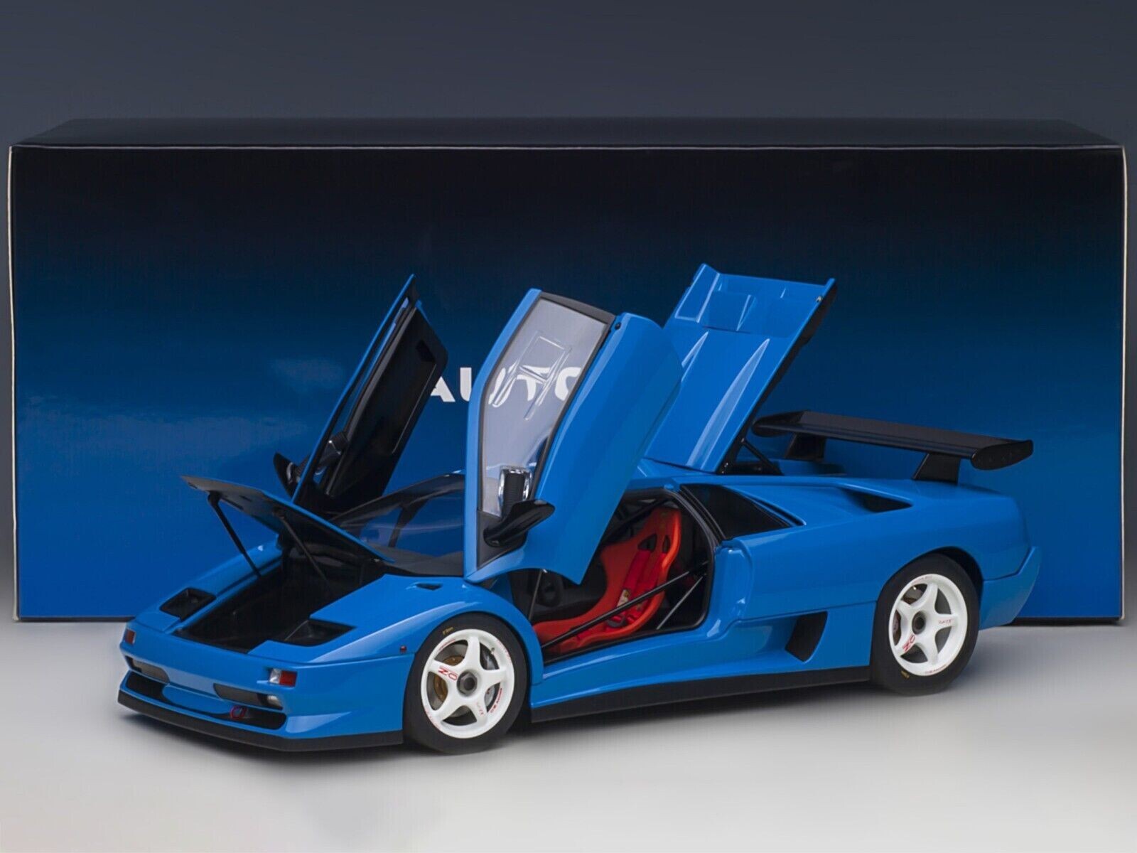 1/18 Lamborghini Diablo Sv-R Blu Le Mans Blue Model Car By Autoart