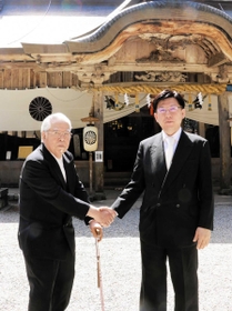 伝統工芸品「明珍火箸」明珍家が当主交代 53代宗敬さん「初心忘れず