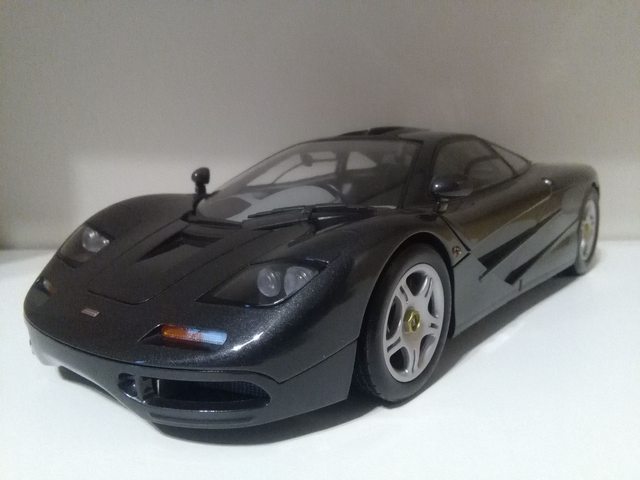Minichamps McLaren F1 Road Car 1993 1:18 review | DiecastXchange Forum