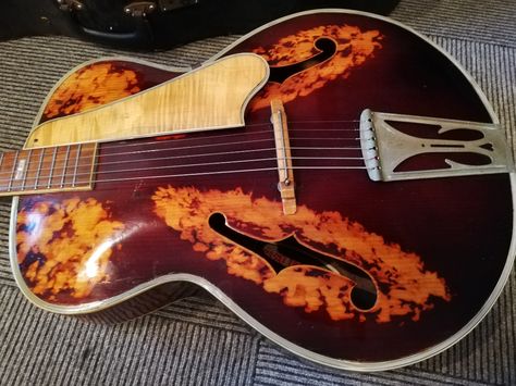27 件の「ピックギター 日本製（mede in japan Archtop Guitars）」の