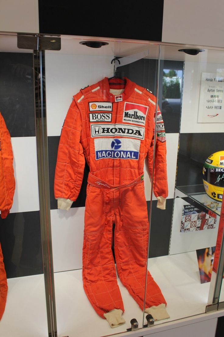 伝説のF1ドライバーアイルトンセナVSヘルメットVSレーシング